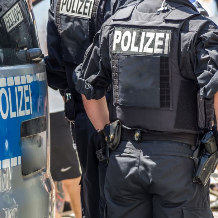 Video soll rechtsextreme Attacke zeigen - Jugendliche treten Opfer gegen Kopf