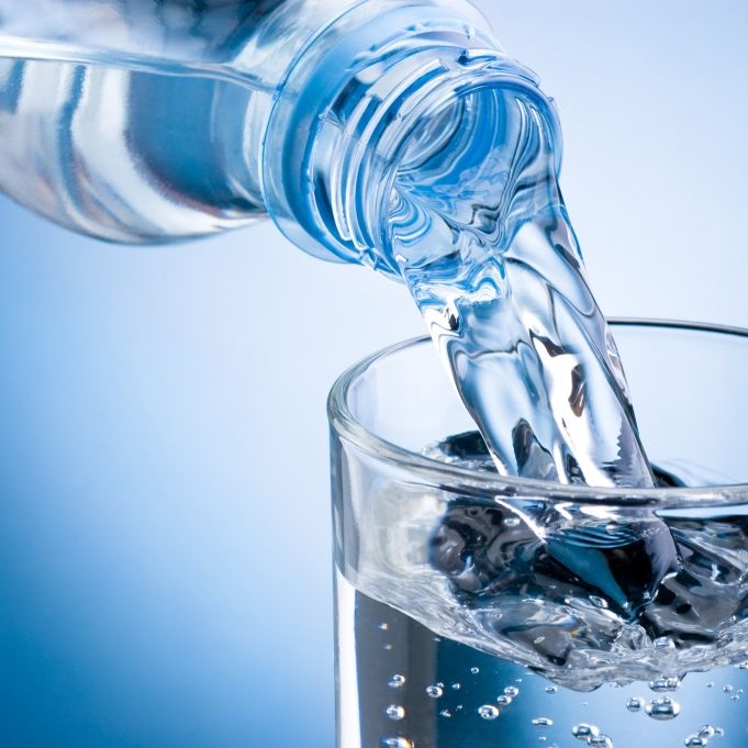 Deshalb rufen Penny, Rewe und Norma jetzt Mineralwasser zurück