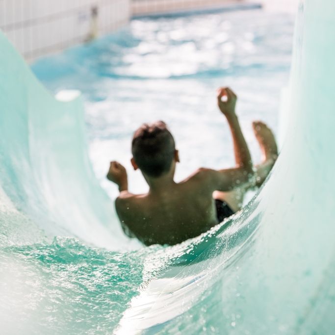 Teenager (15) nach Unfall auf Wasserrutsche in Lebensgefahr
