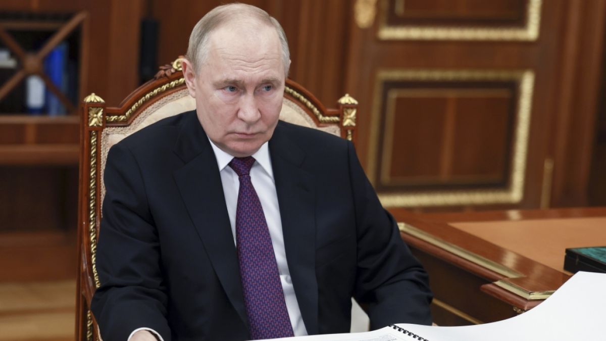 Die Ukraine hat offenbar einen Militärstützpunkt angegriffen, auf dem auch Atombomber von Wladimir Putin stationiert sind. (Foto)