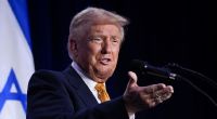 Donald Trump verwirrt mit einer Wahlkampfrede.