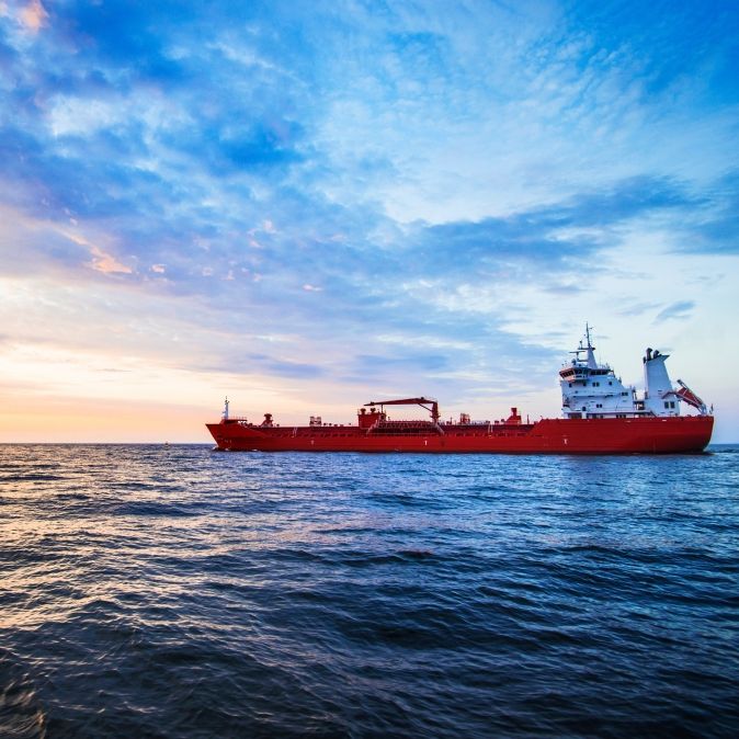 Defektes Frachtschiff mit explosiver Ladung irrt ziellos in Nordsee umher