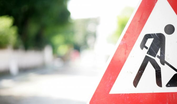 Achtung Baustelle! So heißt es auf vielen Straßen in Deutschland. Überall wird aus- und neugebaut - absolut wichtig, wenn auch für alle Beteiligten mit vielen EInschränkungen verbunden. (Symbolbild)