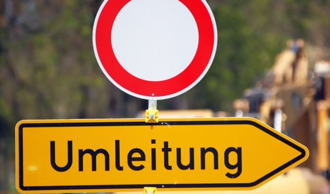 Gewohntes Bild im Schilderwald: Hier haben Autofahrer besser eine Alternative 