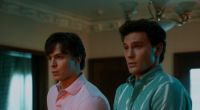 Ein Szenenbild dokumentiert den brutalen Mord an Kitty und José Menendez: In der Netflix-Serie 