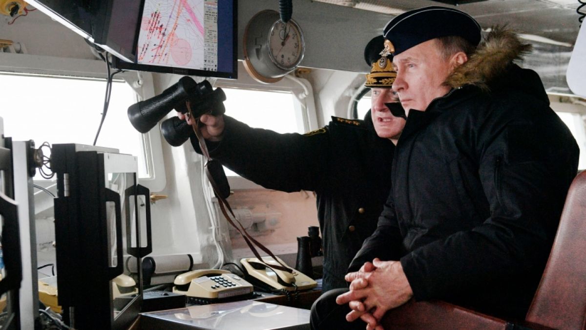 Wladimir Putin hat einen ranghohen Navigator der russischen Pazifikflotte verloren. Wladimir Putin hat einen ranghohen Navigator der russischen Pazifikflotte verloren. (Foto)