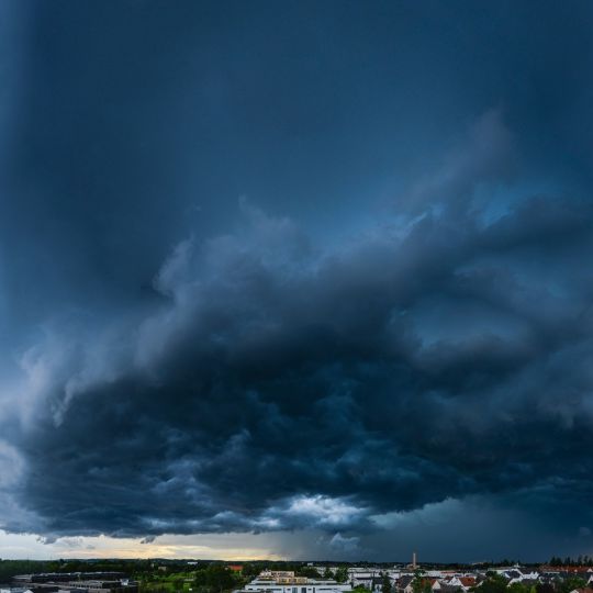 Unwetter-Alarm statt goldener Herbst - Orkantief rast auf Deutschland zu