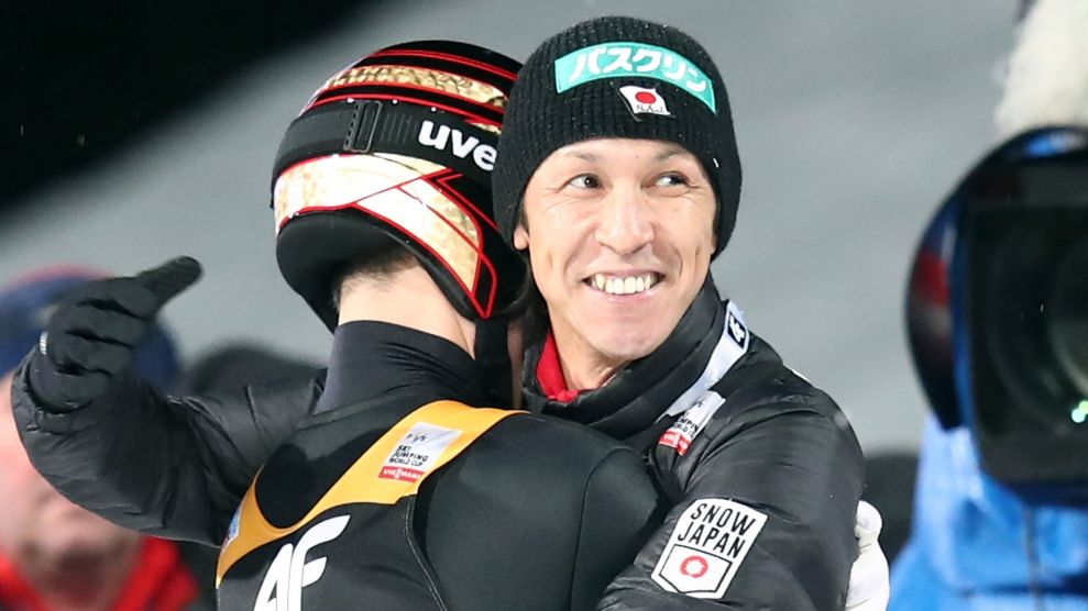 Der Japaner Noriaki Kasai nahm 1988 erstmals an einem Weltcup teil und springt noch mit über 50 Jahren bei den Besten der Welt mit. 1992 feierte er seinen größten Erfolg: Skiflug-Weltmeister in Harrachov. (Foto)
