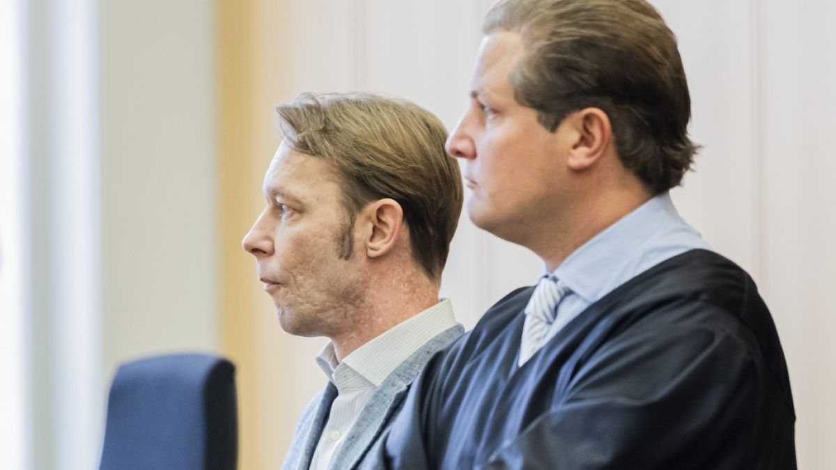 Christian Brückner (links) mit seinem Anwalt. (Foto)