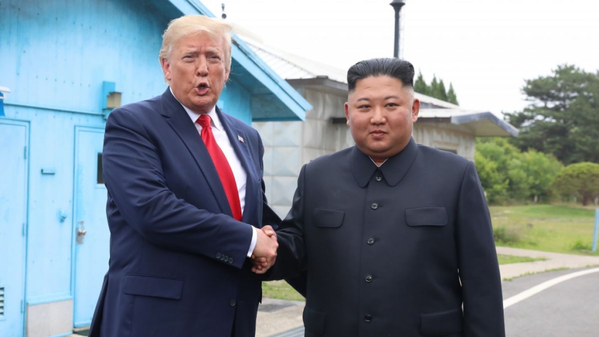 Können sich Donald Trump (l.) und Kim Jong Un (r.) auf einen Atom-Deal verständigen, sollte der Republikaner wieder ins Weiße Haus gewählt werden? (Foto)
