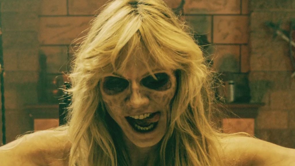 2021 fiel die Halloween-Party in New York zwar wegen der Corona-Pandemie ins Wasser. Heidi Klum präsentierte sich dafür in einem Horror-Video als blutrünstiger Zombie. (Foto)
