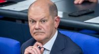 Bundeskanzler Olaf Scholz hat im Bundestag eine industriepolitische Offensive angekündigt und Oppositionsführer Friedrich Merz scharf angegriffen.