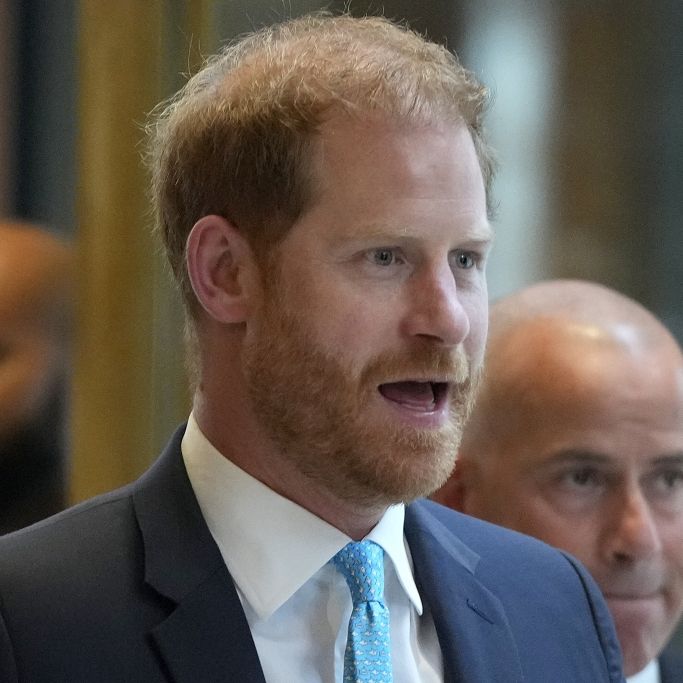Harry macht sich nass - neues Privatvideo sorgt für Staunen