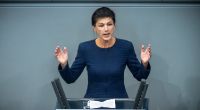 Sahra Wagenknecht attackiert die Bundesregierung.