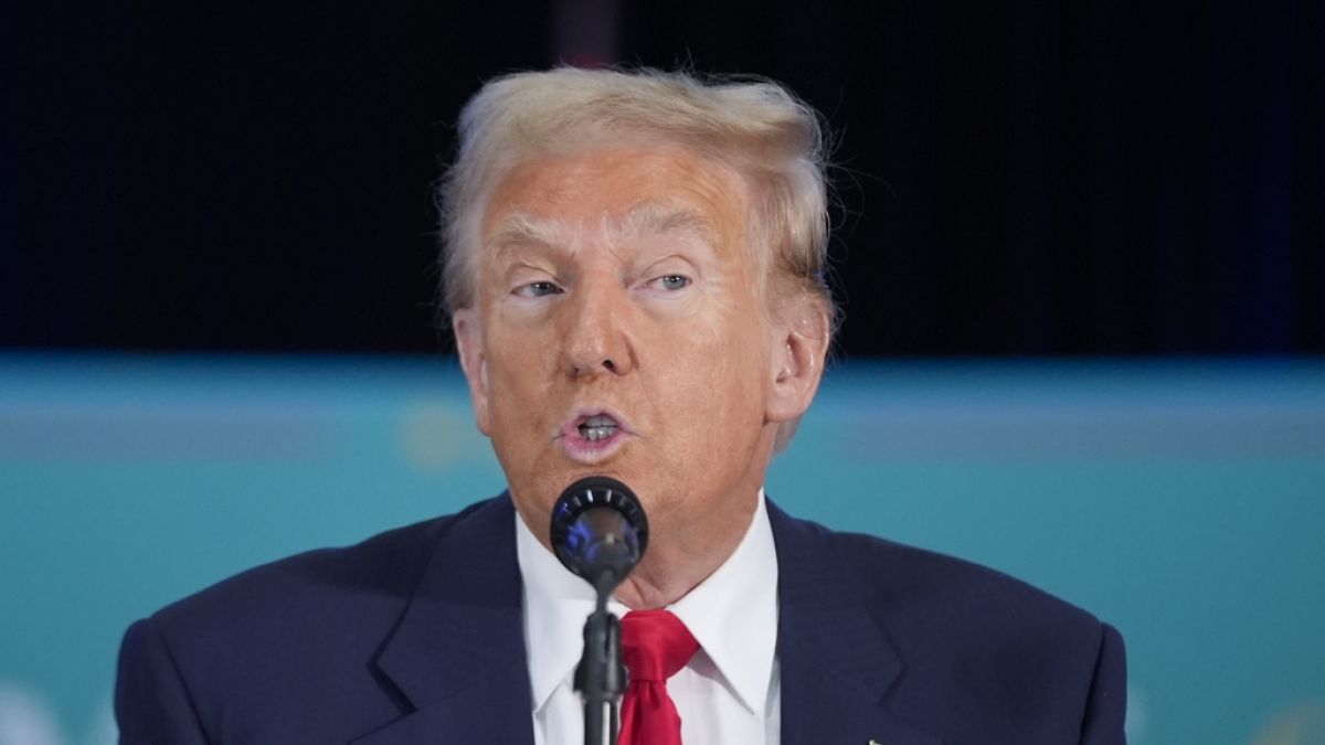 Der ehemalige Stabschef Donald Trumps, John Kelly, hat in mehreren Interviews angebliche Äußerungen Trumps über Adolf Hitler publik gemacht. (Foto)