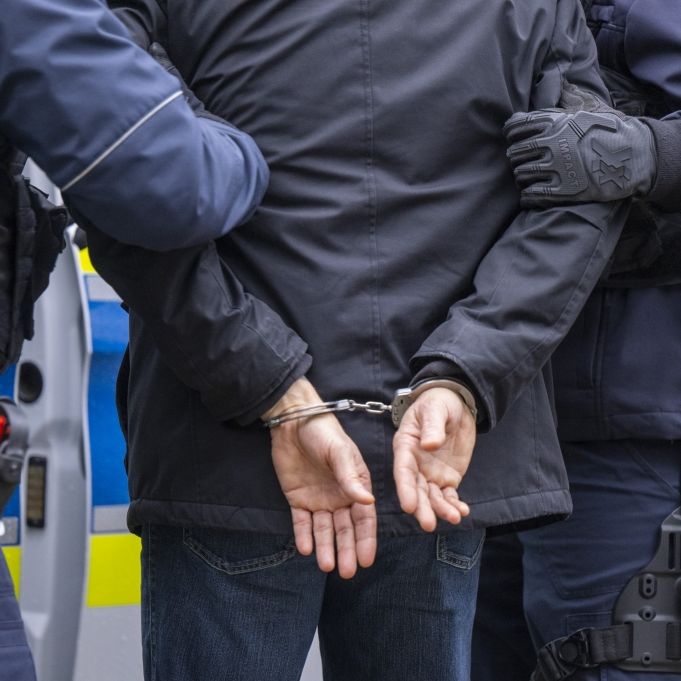 Arzt tötet Kollegin (28) mit Axt und vergewaltigt Lehrerin seiner Kinder