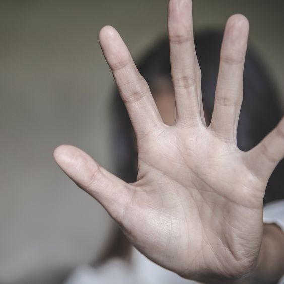 Frau (27) von Gruppe in Park vergewaltigt: Rettungsdienst fand sie bewusstlos