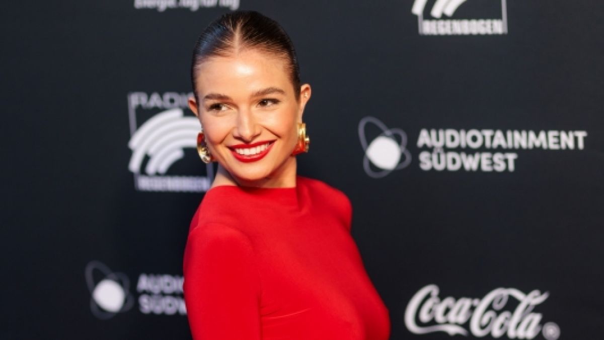 Moderatorin Lola Weippert ist das neue Gesicht der Hunkemöller-Weihnachtskampagne. (Foto)