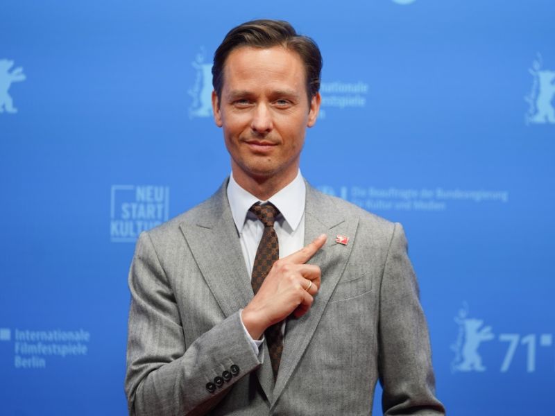 Tom Schilling privat: So lebt der "Achtsam Morden"-Star abseits des Filmsets