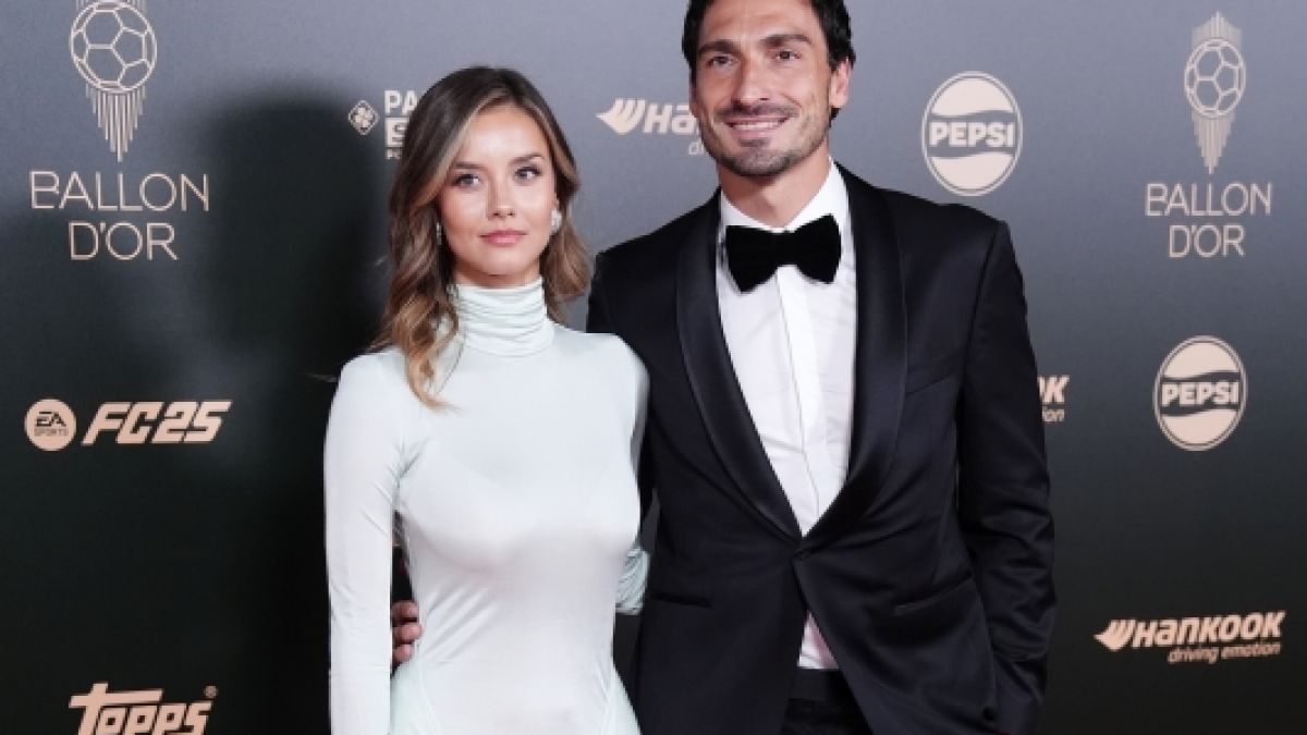 Nicola Cavanis posiert mit Ex-BVB-Star Mats Hummels auf dem roten Teppich. Nicola Cavanis posiert mit Ex-BVB-Star Mats Hummels auf dem roten Teppich. (Foto)