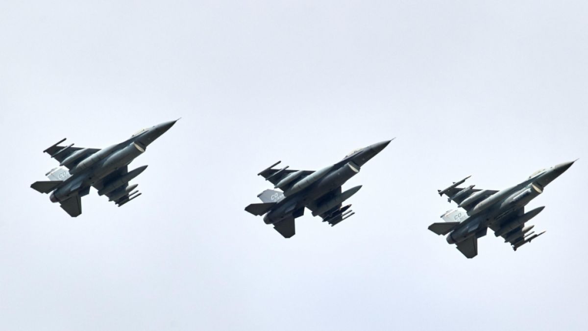 Nato-Flieger steigen in die Luft, nachdem russische Drohnen in Nato-Gebiete eingedrungen sind. Nato-Flieger steigen in die Luft, nachdem russische Drohnen in Nato-Gebiete eingedrungen sind. (Foto)
