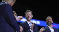 Unterstützung bekam Donald Trump auch von seinen Söhnen Eric Trump und Donald Trump Jr (rechts).
