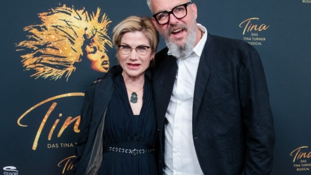 Schauspielerin Astrid M. Fünderich und ihr Mann Mark Horyna bei der Premiere des Musicals "TINA - Das Tina Turner Musical". (Foto)