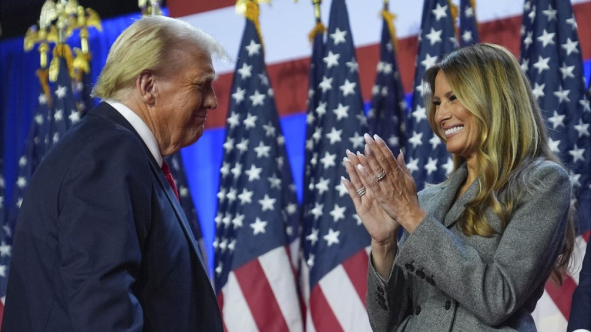 Melania Trump kann sich nicht nur über die Wahl ihres Mannes Donald zum US-Präsidenten freuen. Auch die Verkaufszahlen für ihre Memoiren sind super. (Foto)