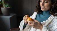 Vitamin C kann der Hautalterung vorbeugen.