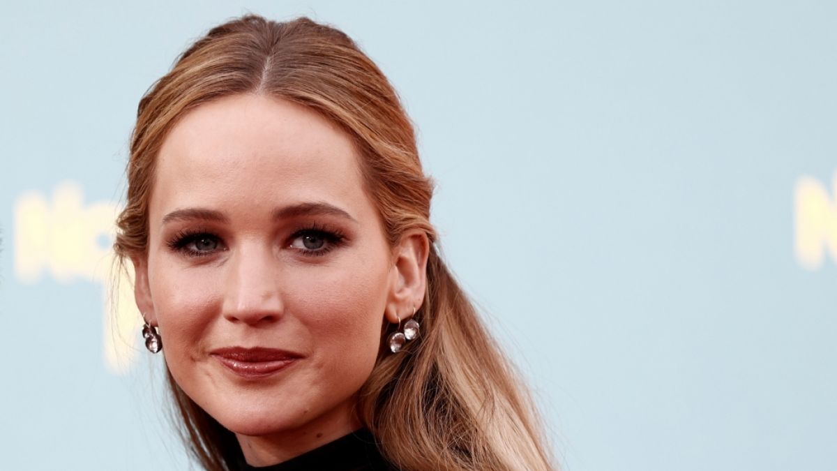 Jennifer Lawrence begeistert mit Babybauch auf dem roten Teppich bei einer Filmpremiere in Los Angeles. (Foto)
