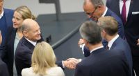 Was tuschelten Scholz, Lindner und Merz?
