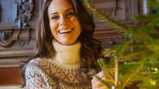 Wenn Prinzessin Kate mit den Kerzen am Weihnachtsbaum um die Wette strahlt, ist das Fest der Liebe im britischen Königshaus nicht weit. (Foto)