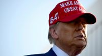 Nach seiner Wiederwahl als US-Präsident scheint Donald Trump auf dem Gipfel seiner Macht. Ob er als erster Straftäter ins Weiße Haus einziehen wird, bleibt vorerst offen.