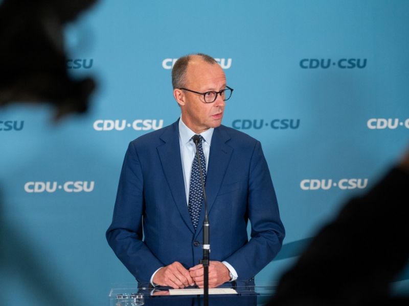 Friedrich Merz: Knigge-Experte lobt Umgangsformen von Kanzler Merz