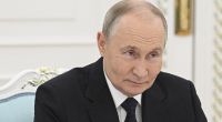 Ob der Gedanke an seine heimliche Tochter Wladimir Putin hier ein Lächeln ins Gesicht zaubert?
