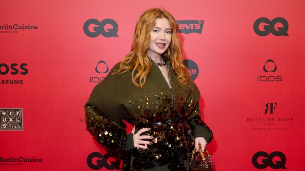 Palina Rojinski ist für ihre gewagten Hingucker-Outfits bekannt. (Foto)