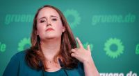 Im Netz kritisiert Grünen-Politikerin Ricarda Lang die Außenpolitik des Kanzlers scharf. Er würde 