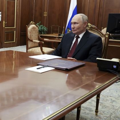 Putin verliert 1.600 Soldaten in 24 Stunden - Video zeigt Panzerkampf