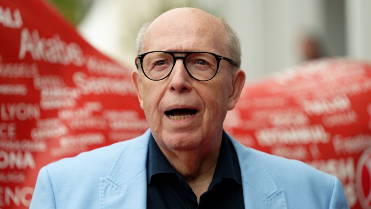 Der ehemalige Fußball-Manager Reiner Calmund ist seit Jahren in der Jury der Koch-Show "Grill den Henssler" vertreten. Nun kam es zu einem Notfall-Einsatz bei Dreharbeiten. (Foto)