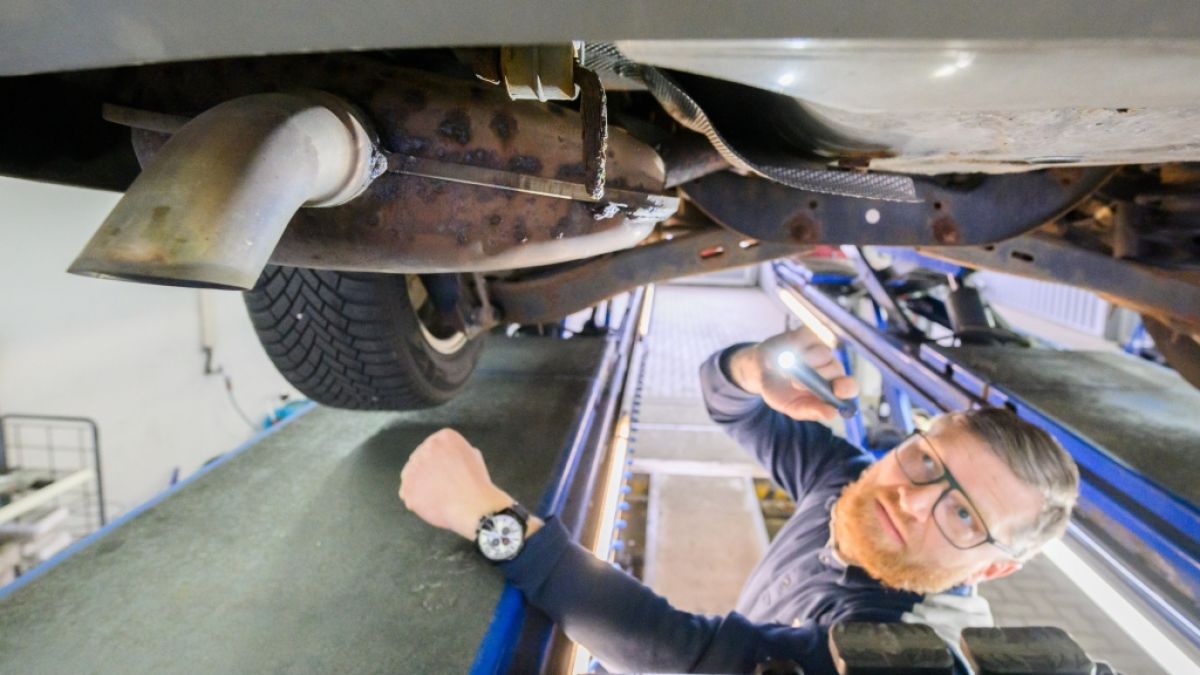 Alle Jahre wieder: soll nun auch der TÜV kommen - immerhin für alle Autos über 10 Jahren. Alle Jahre wieder: soll nun auch der TÜV kommen - immerhin für alle Autos über 10 Jahren. (Foto)