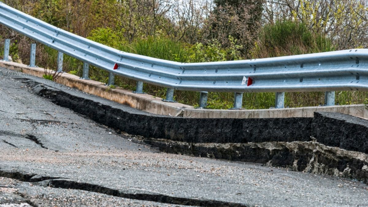 Starke Erdbeben k&ouml;nnen Sch&auml;den an Infrastruktur, wie Stra&szlig;en anrichten (Symbolbild). (Foto)