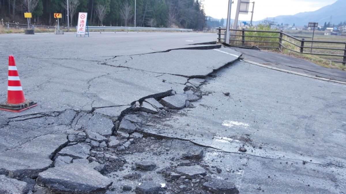 St&auml;rkere Erdbeben k&ouml;nnen Stra&szlig;en besch&auml;digen (Symbolbild). (Foto)