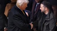 Donald Trump (links) trifft den ukrainischen Präsidenten Wolodymyr Selenskyj in der Kathedrale Notre Dame.