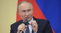 das netz amüsiert sich über bizarre Putin-Portraits.