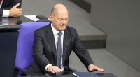 Olaf Scholz wurde für sein Verhalten bei der Vertrauensfrage im Bundestag kritisiert.