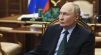 Wladimir Putin soll bei einem Treffen im russischen Außenministerium die ständige Alarmbereitschaft atomarer Streitkräfte angemahnt haben.
