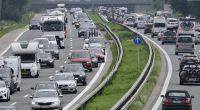 Der ADAC prognostiziert auch dieses Jahr eine hohe Staugefahr vor den Weihnachtstagen - besonders das Wochenende vor Weihnachten wird schwierig.