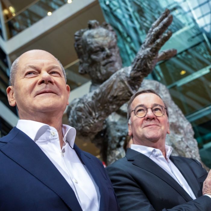 Umfrage-Knall - SPD-Verteidigungsminister hängt Kanzler Scholz deutlich ab