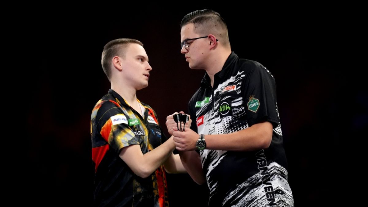 DartsWM 2025 Ergebnisse DartsSensation perfekt Luke Littler deklassiert MvG und ist neuer