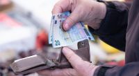 Mit dem Beginn des neuen Jahres 2025 kommen auf Bürgerinnen und Bürger etliche finanzielle Vorteile zu - doch in einigen Bereichen wird es spürbar teurer.